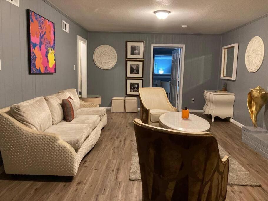 Holiday home Stylish Remodeled 23 Large Beds Near Elvis Presley