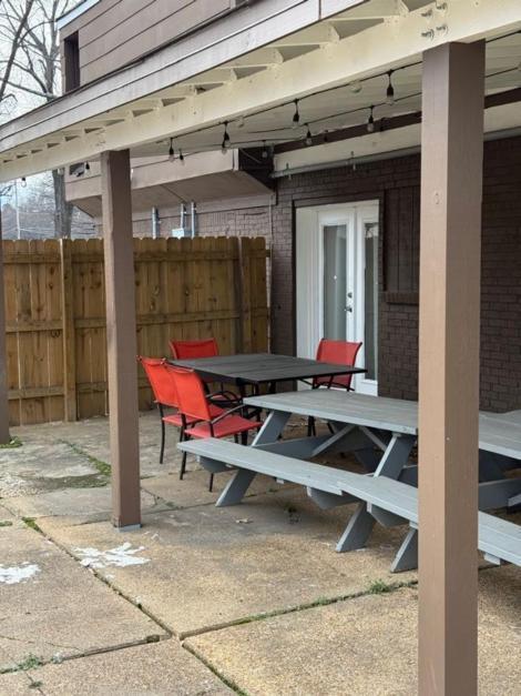 Stylish Remodeled 23 Large Beds Near Elvis Presley Holiday home *