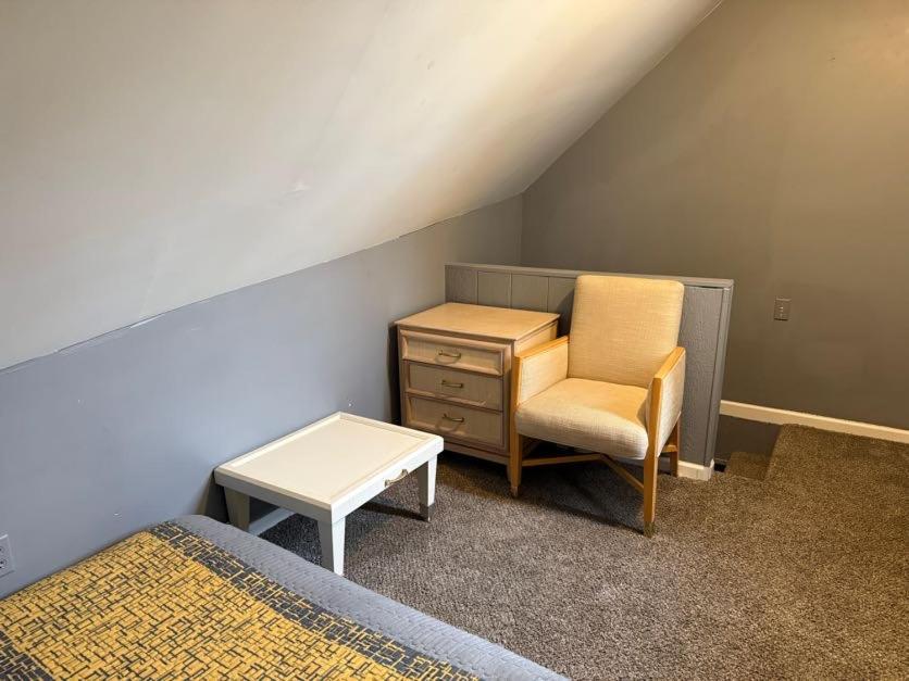 Stylish Remodeled 23 Large Beds Near Elvis Presley Holiday home