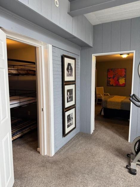 Stylish Remodeled 23 Large Beds Near Elvis Presley Holiday home *