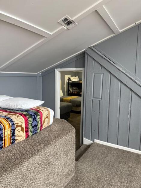 Holiday home Stylish Remodeled 23 Large Beds Near Elvis Presley *