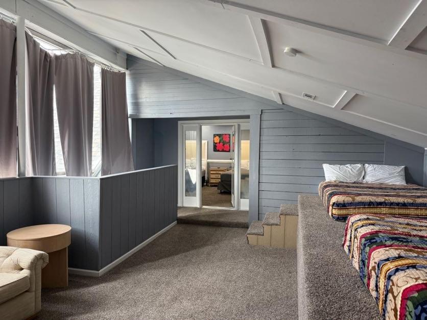 Holiday home Stylish Remodeled 23 Large Beds Near Elvis Presley