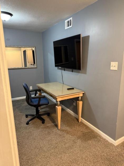 Stylish Remodeled 23 Large Beds Near Elvis Presley Holiday home Memphis