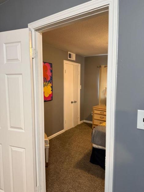 Stylish Remodeled 23 Large Beds Near Elvis Presley Holiday home Memphis