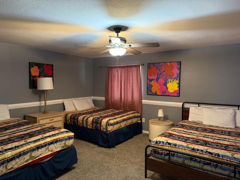 Stylish Remodeled 23 Large Beds Near Elvis Presley