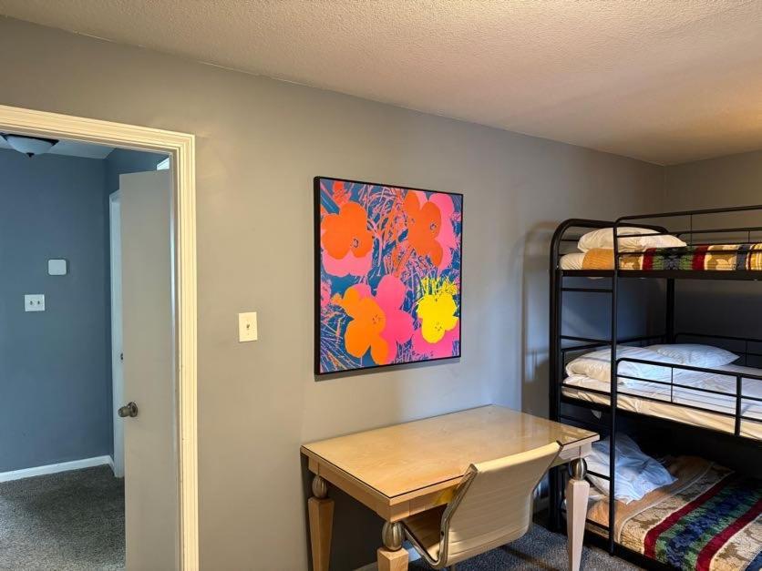 Stylish Remodeled 23 Large Beds Near Elvis Presley Holiday home