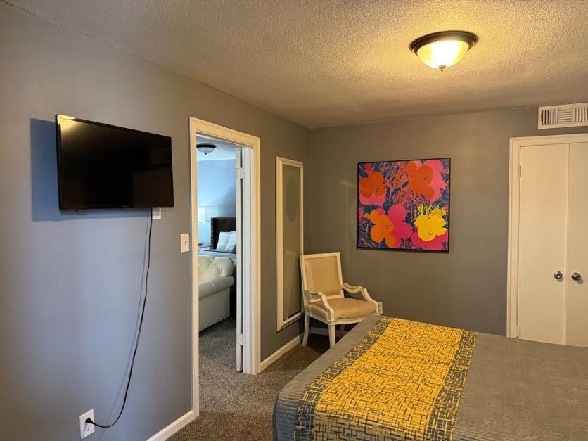 Stylish Remodeled 23 Large Beds Near Elvis Presley Memphis