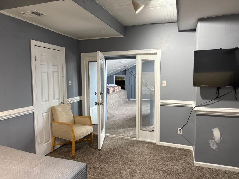 Stylish Remodeled 23 Large Beds Near Elvis Presley Holiday home Memphis