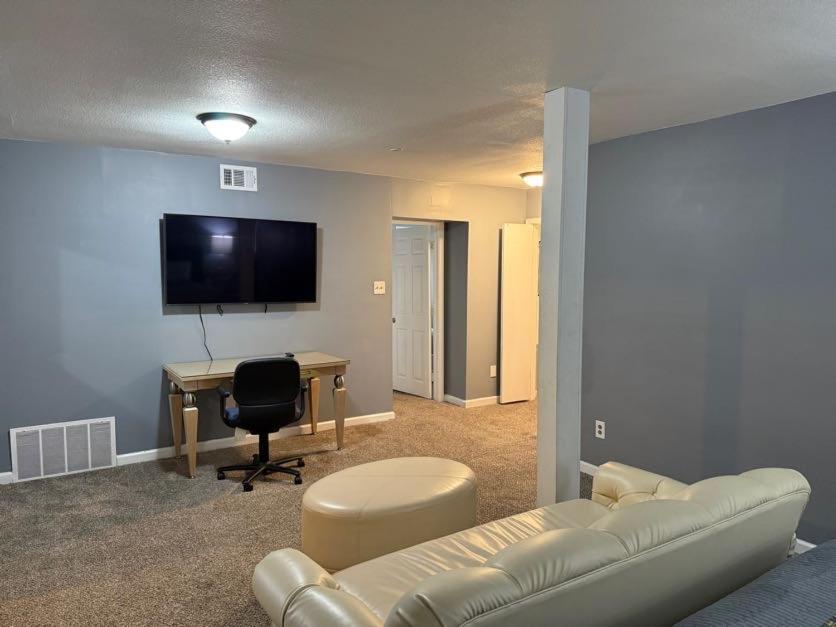 Stylish Remodeled 23 Large Beds Near Elvis Presley Holiday home Memphis