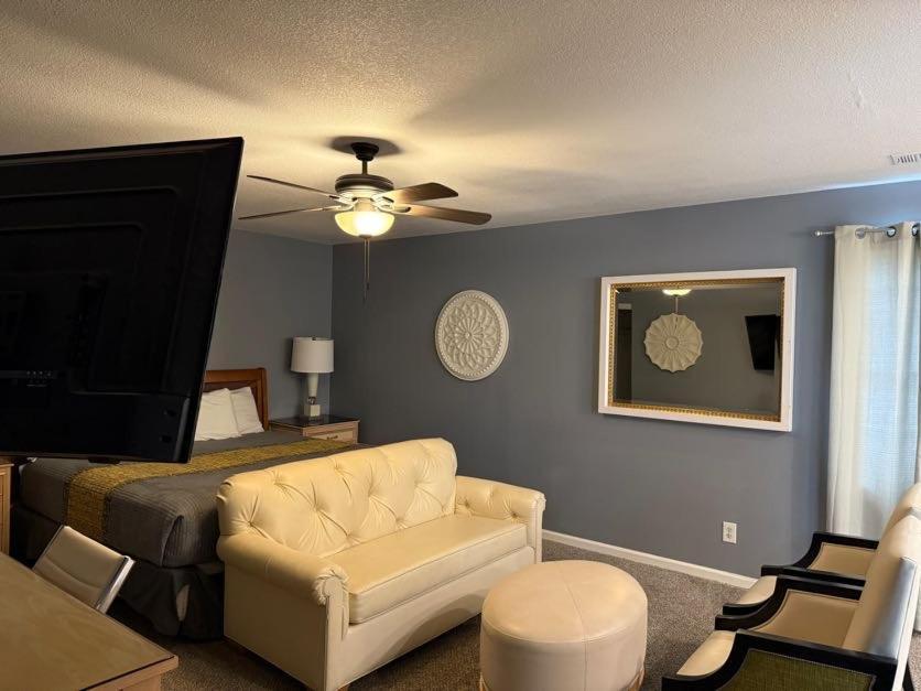 Stylish Remodeled 23 Large Beds Near Elvis Presley Memphis