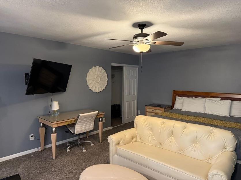 Stylish Remodeled 23 Large Beds Near Elvis Presley Memphis