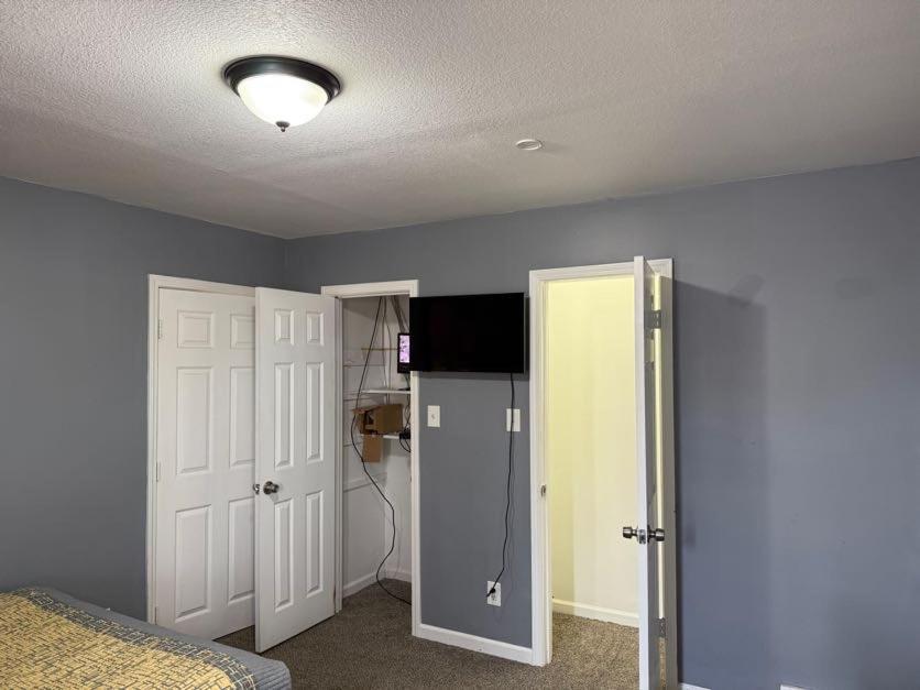 Stylish Remodeled 23 Large Beds Near Elvis Presley * Memphis