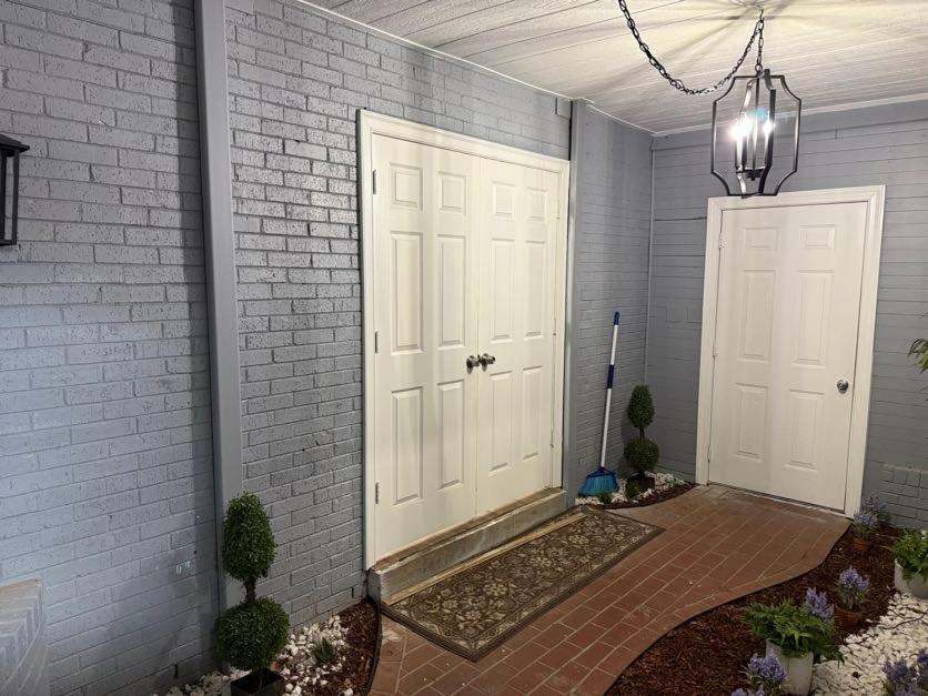Stylish Remodeled 23 Large Beds Near Elvis Presley Holiday home *