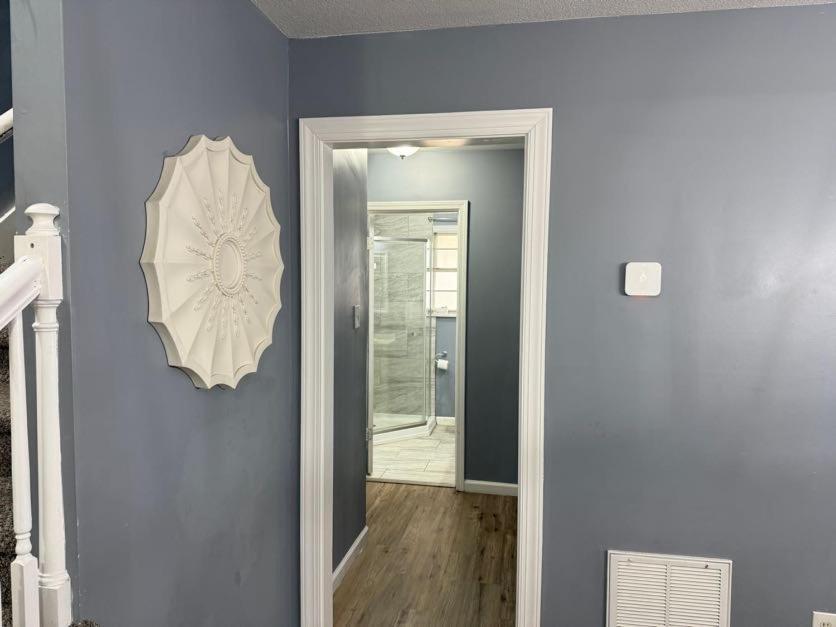 Stylish Remodeled 23 Large Beds Near Elvis Presley * Memphis