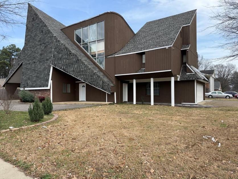 Stylish Remodeled 23 Large Beds Near Elvis Presley Memphis