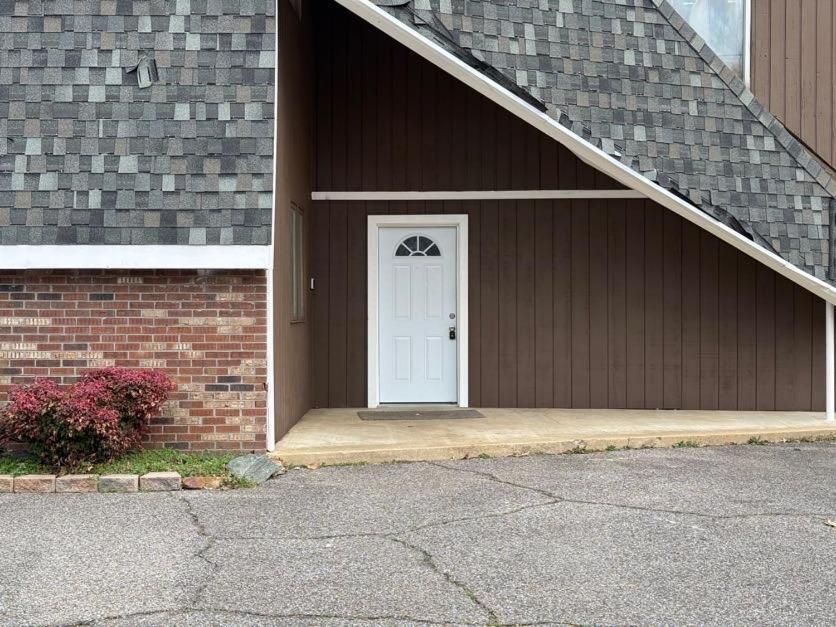 Holiday home Stylish Remodeled 23 Large Beds Near Elvis Presley