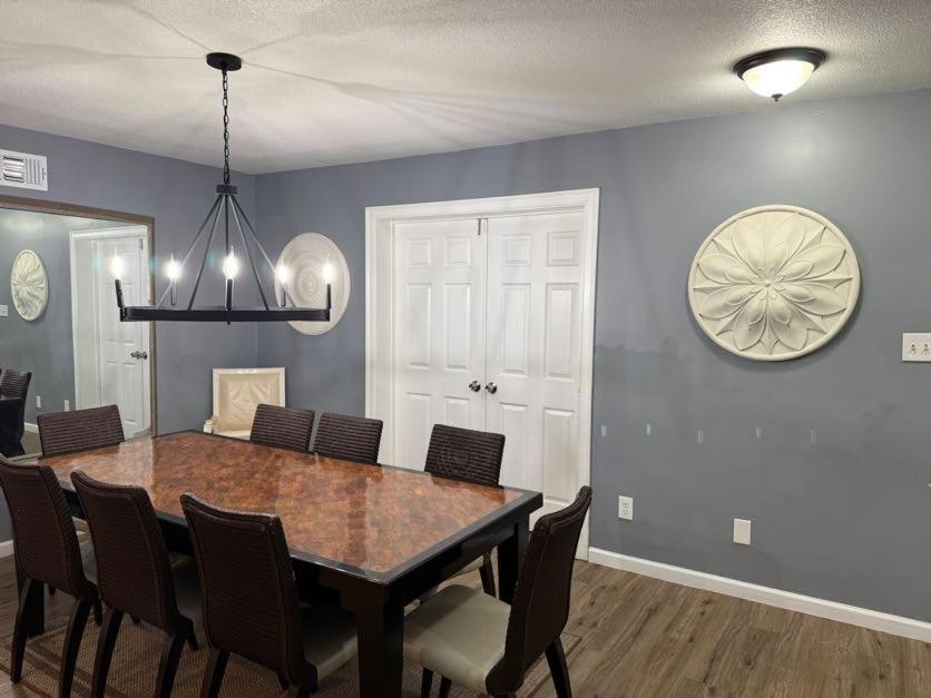 Holiday home Stylish Remodeled 23 Large Beds Near Elvis Presley Memphis