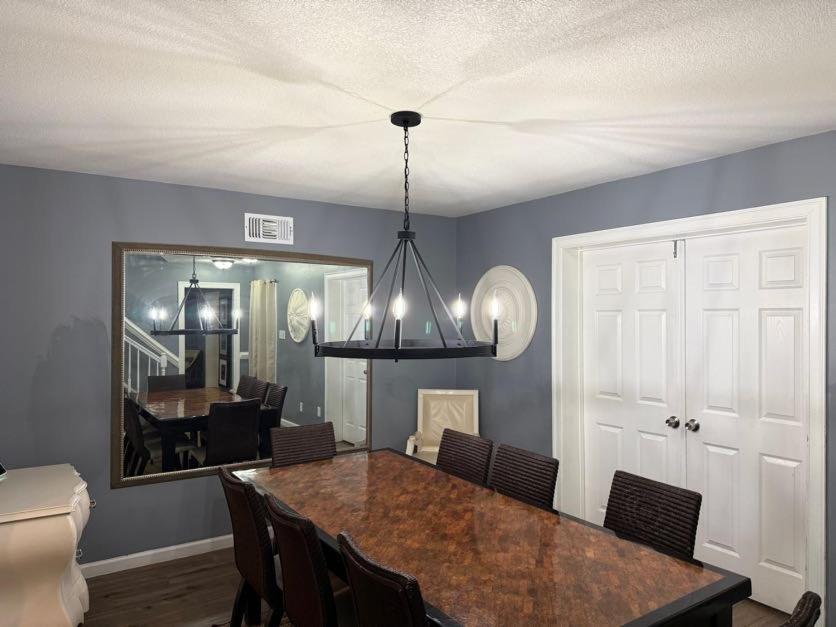 Holiday home Stylish Remodeled 23 Large Beds Near Elvis Presley