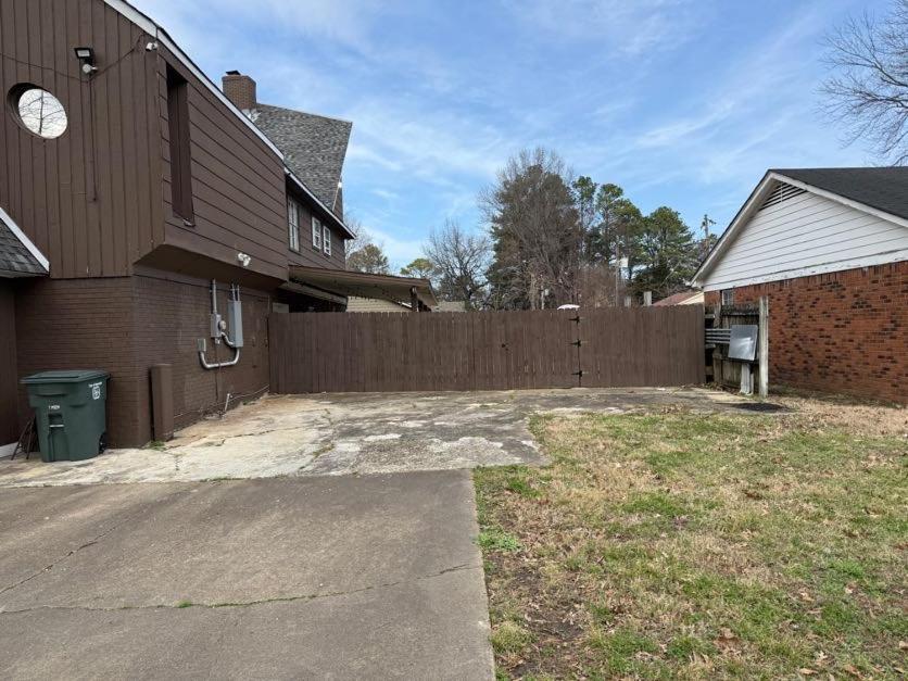 Stylish Remodeled 23 Large Beds Near Elvis Presley Holiday home *